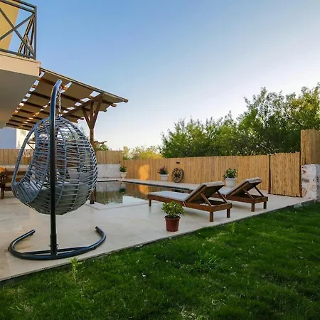 Comfortable 3-bedroom With Pool And Garden * 카스