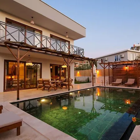 빌라 Comfortable 3-bedroom With Pool And Garden