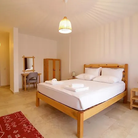 וילה Comfortable 3-bedroom With Pool And Garden קס
