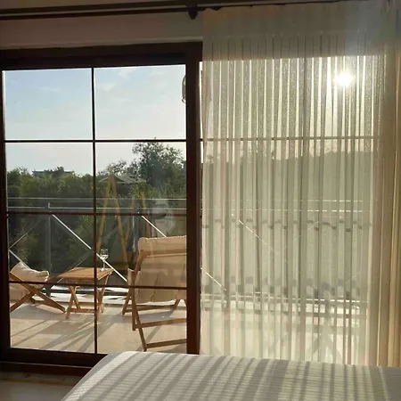 Comfortable 3-bedroom With Pool And Garden וילה